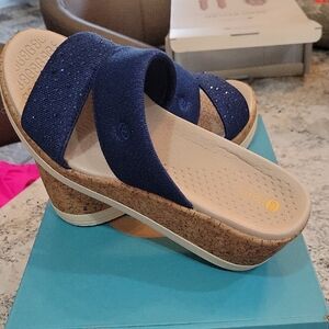 BZEES Sandals 9W NIB